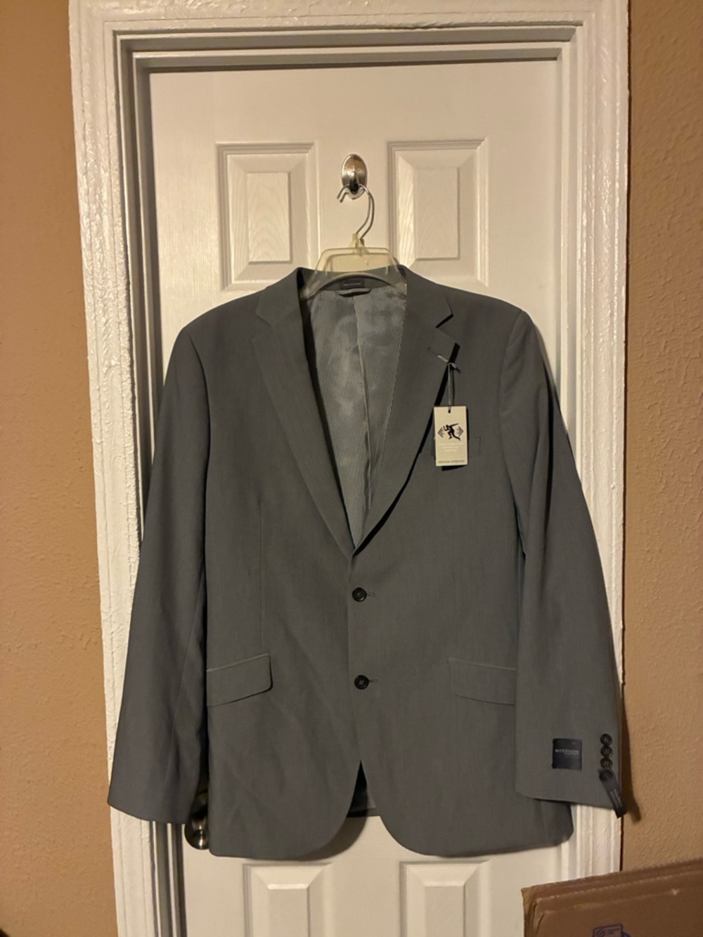 Madison Men's Gray Two-Button Notch-Lapel Suit Jacket
